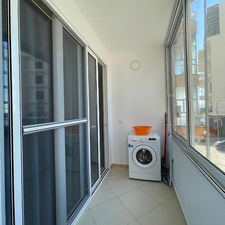 Modern Beachfront Apartments Саранда Екстер'єр фото