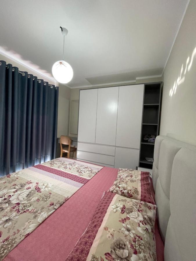 Modern Beachfront Apartments Саранда Екстер'єр фото