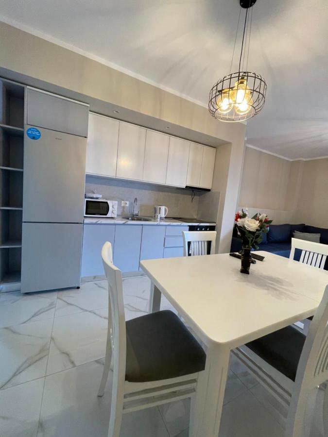 Modern Beachfront Apartments Саранда Екстер'єр фото