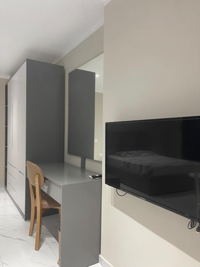 Modern Beachfront Apartments Саранда Екстер'єр фото