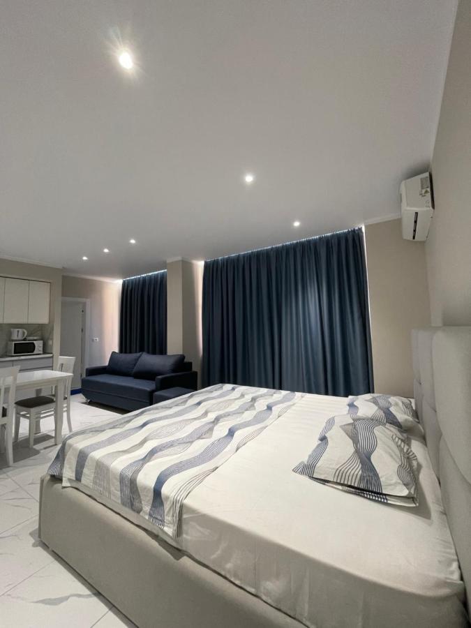 Modern Beachfront Apartments Саранда Екстер'єр фото