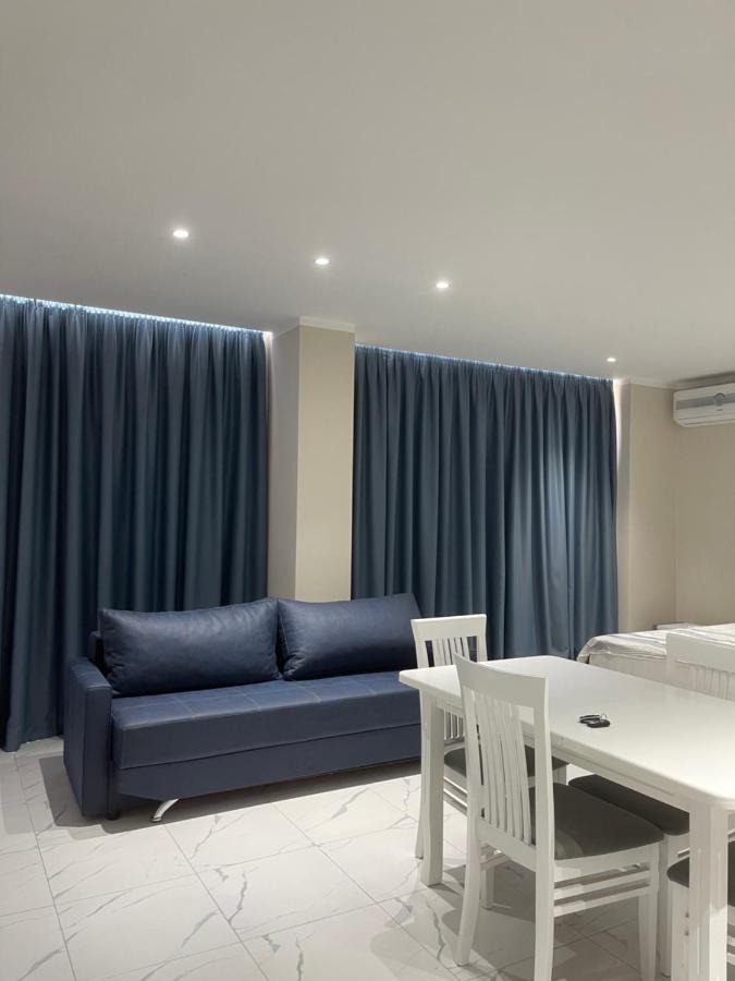 Modern Beachfront Apartments Саранда Екстер'єр фото