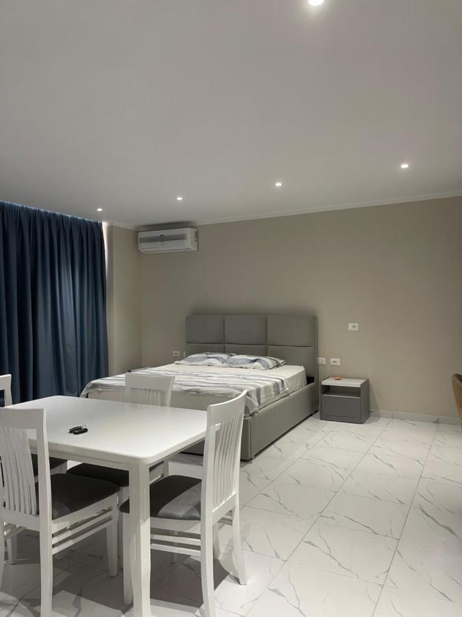 Modern Beachfront Apartments Саранда Екстер'єр фото