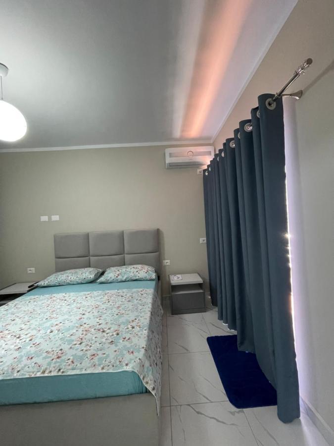 Modern Beachfront Apartments Саранда Екстер'єр фото