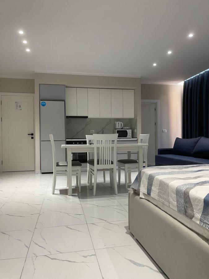 Modern Beachfront Apartments Саранда Екстер'єр фото