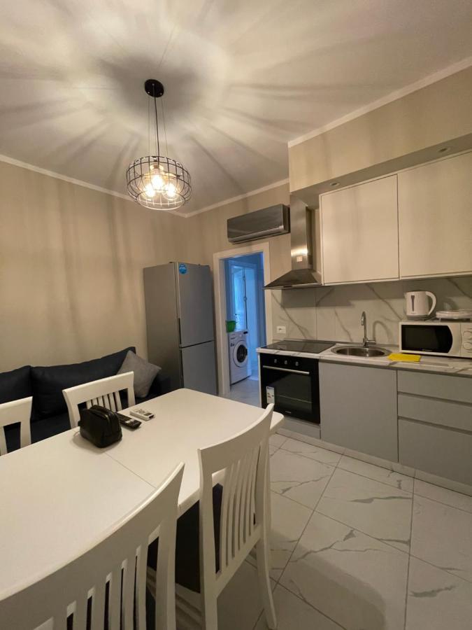 Modern Beachfront Apartments Саранда Екстер'єр фото