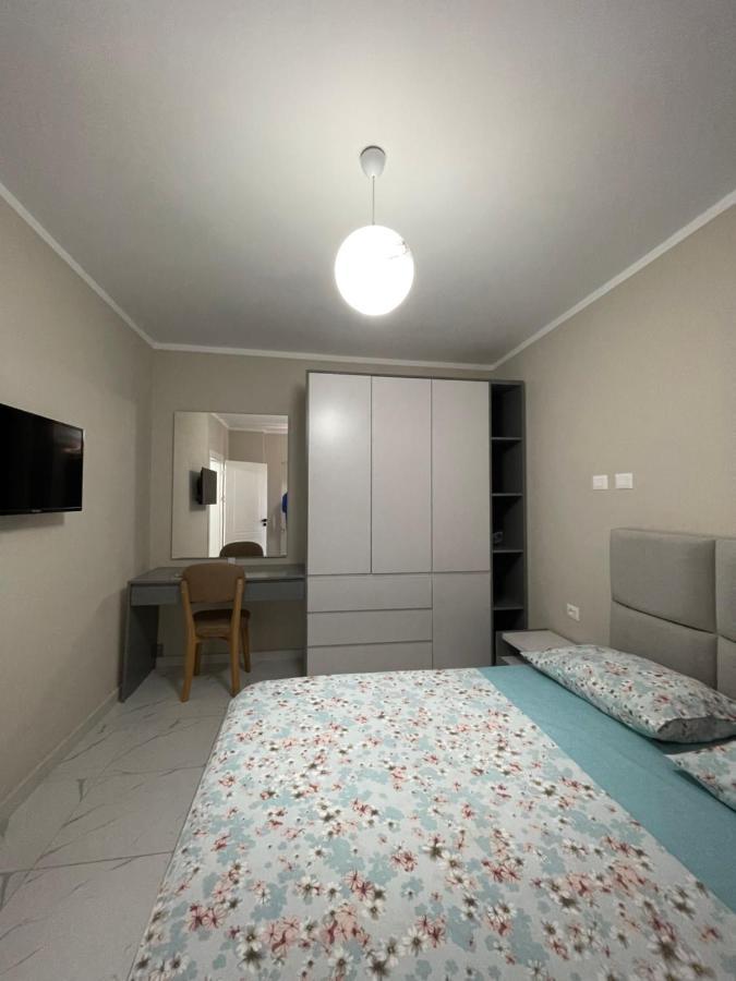 Modern Beachfront Apartments Саранда Екстер'єр фото